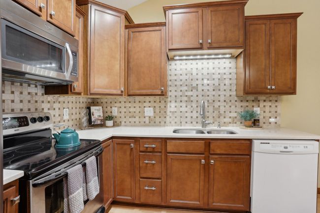11-web-or-mls-Plymouth Blvd 318-011.jpg | Image 12