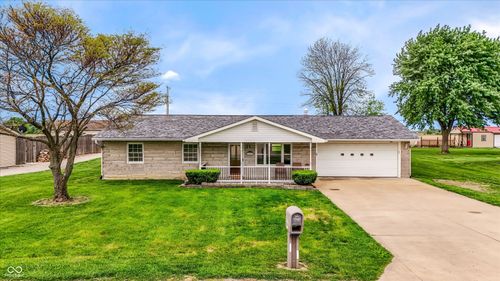 2207 S Fairview Dr, Shelbyville, IN, 46176-9072 | Card Image
