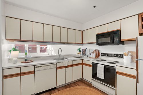 234 N Broadway, MILWAUKEE, WI, 53202-5822 | Card Image