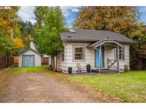 3621 E Amazon Dr, Eugene, OR, 97405-4323 | Card Image