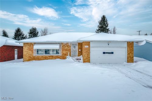 23637 Shurmer Dr, Warrensville Heights, OH, 44128-4934 | Card Image