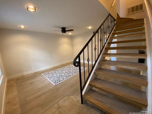 403-2811 Woodbury St, San Antonio, TX, 78217-5763 | Card Image