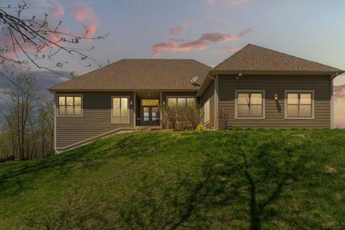 3201 Circle Bluff Trl, Faribault, MN, 55021-7259 | Card Image