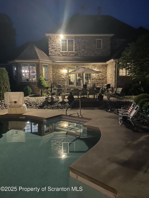 8 Eight Iron Dr, Mountain Top, PA, 18707-9065 | Card Image