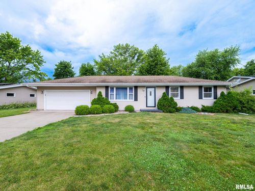 410 Stout Dr, Mackinaw, IL, 61755-9578 | Card Image