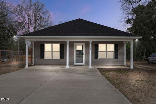 512 W Lofton St, Lillington, NC, 27546-6662 | Card Image
