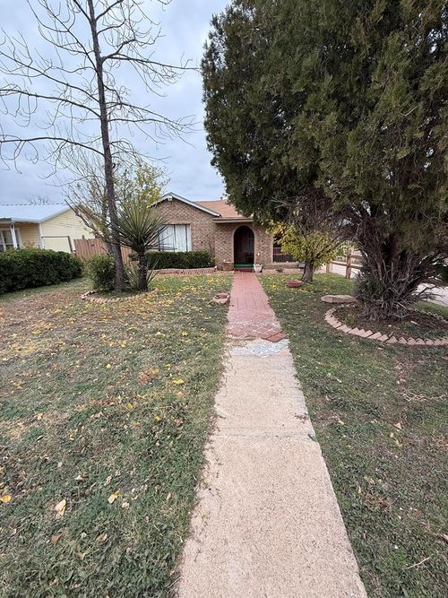 208 E 27th St, San Angelo, TX, 76903-4424 | Card Image