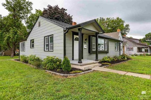 714 Vine St, Wamego, KS, 66547-1438 | Card Image