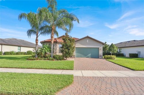 466 Se Vallarta Dr, Port Saint Lucie, FL, 34984-8402 | Card Image