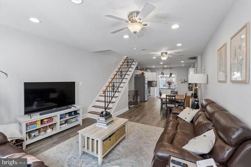 2139 Montrose St, PHILADELPHIA, PA, 19146-2527 | Card Image