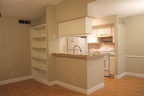 apt-2810-2120 El Paseo St, Houston, TX, 77054-3216 | Card Image
