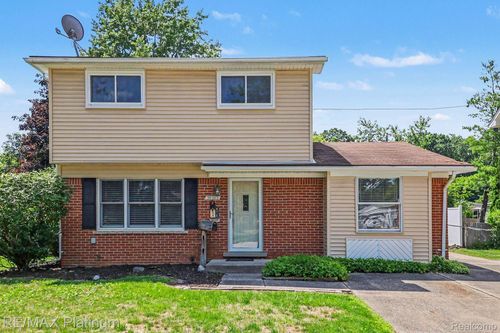 30203 S Stockton Dr, Farmington Hills, MI, 48336-3457 | Card Image