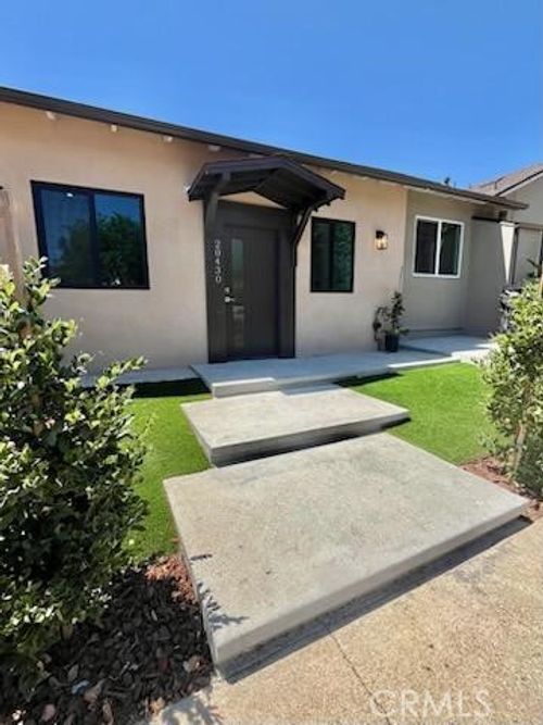 20430 Gresham St, Winnetka, CA, 91306-1037 | Card Image