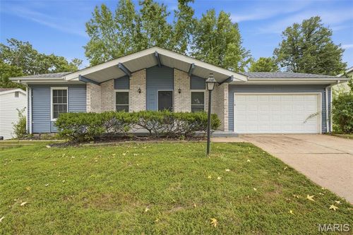 6766 Lesli Mari Ct, Florissant, MO, 63033-4819 | Card Image