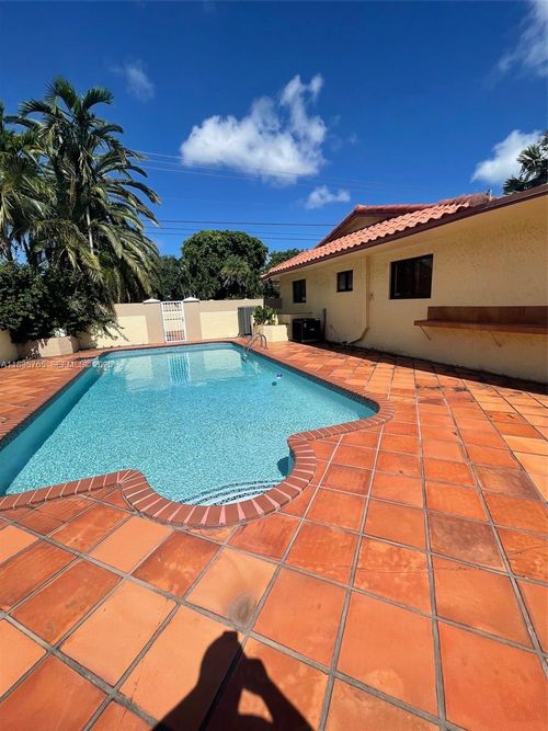 5550 Sw 87th Ave, Miami, FL, 33165-6741 | Card Image