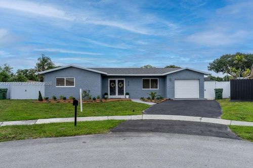 510 Nw 97th Ter, Pembroke Pines, FL, 33024-6239 | Card Image