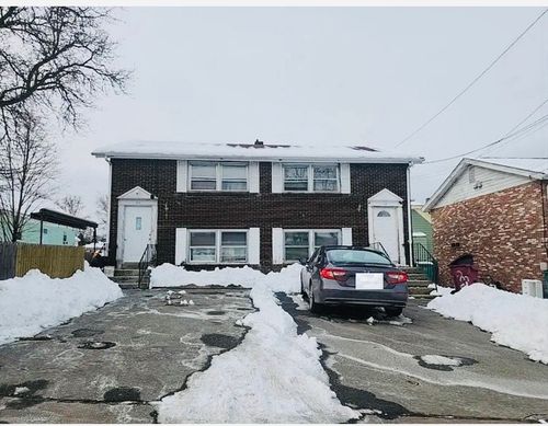 23 Hillcrest Dr, Lowell, MA, 01851-1705 | Card Image