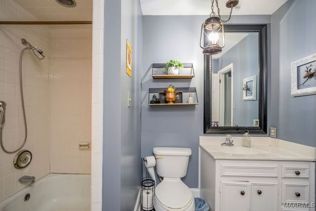Bathroom that joins 2 bedrooms on level 3 | Image 50