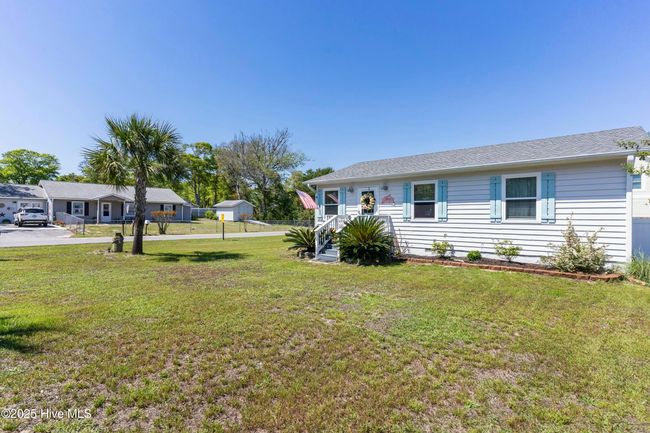 802 E Oak Island Dr, House other with 3 bedrooms, 2 bathrooms and null parking in Oak Island NC | Image 32