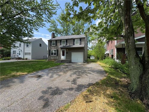 570 E 260th St, Euclid, OH, 44132-1949 | Card Image