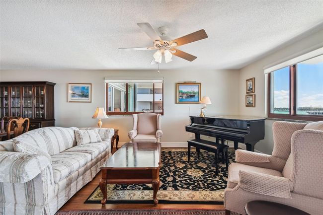 Light and bright in every room. | Image 11