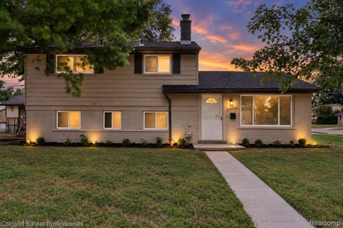 18300 Melvin St, Livonia, MI, 48152-1933 | Card Image