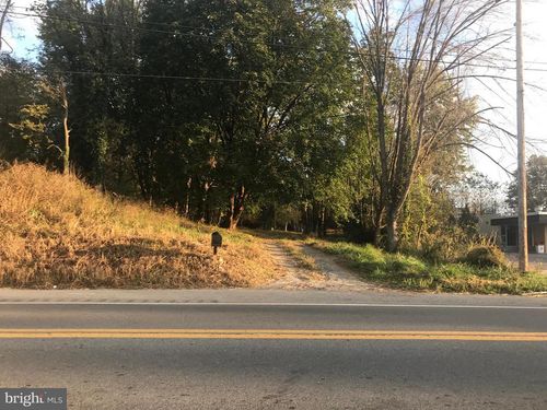 8285 Martinsburg Pike, SHEPHERDSTOWN, WV, 25443-4407 | Card Image