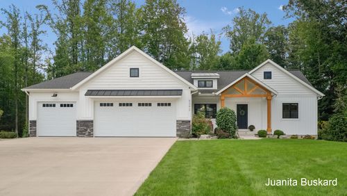 5392 Eaglepass Dr, Hudsonville, MI, 49426-9529 | Card Image