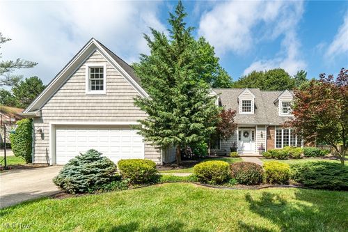 456 Sandhurst Dr, Highland Heights, OH, 44143-3606 | Card Image