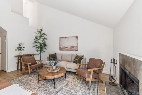 230 Courtyards E, Windsor, CA, 95492-9545 | Card Image