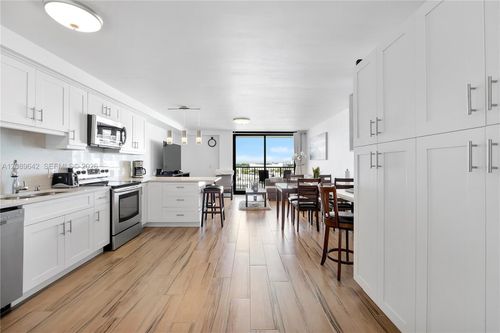 11b-1800 Collins Ave, Miami Beach, FL, 33139-7415 | Card Image