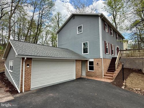 11 Pine Tree Dr, New Cumberland, PA, 17070-2330 | Card Image