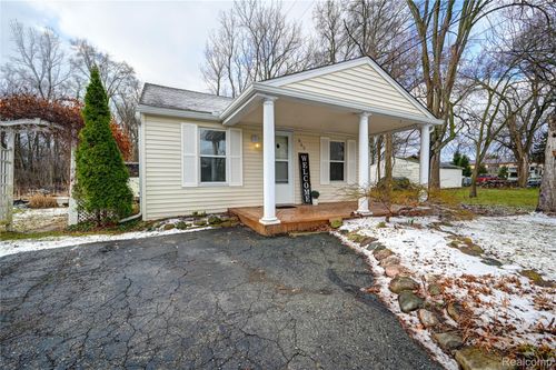 969 Dunreath Street, Wolverine Lake Village, MI, 48390 | Card Image