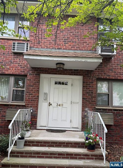 2401 6th St, Fort Lee, NJ, 07024-7800 | Card Image