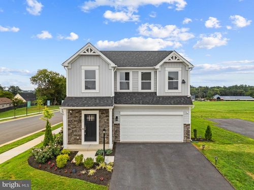 11 Peters Ave, RANSON, WV, 25438-5543 | Card Image