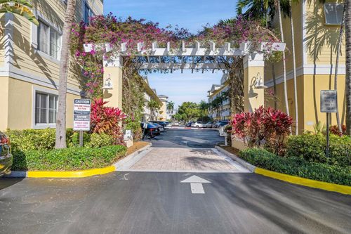 227-1515 E Broward Blvd, Fort Lauderdale, FL, 33301-2166 | Card Image