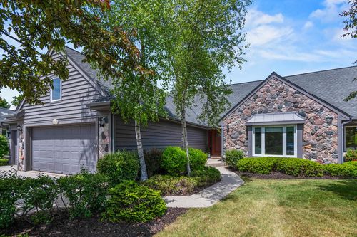 2618 W Lake Park Court, Mequon, WI, 53092 | Card Image