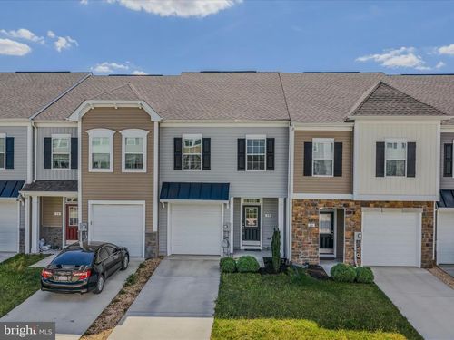 30 Horace Ct, BUNKER HILL, WV, 25413-3601 | Card Image