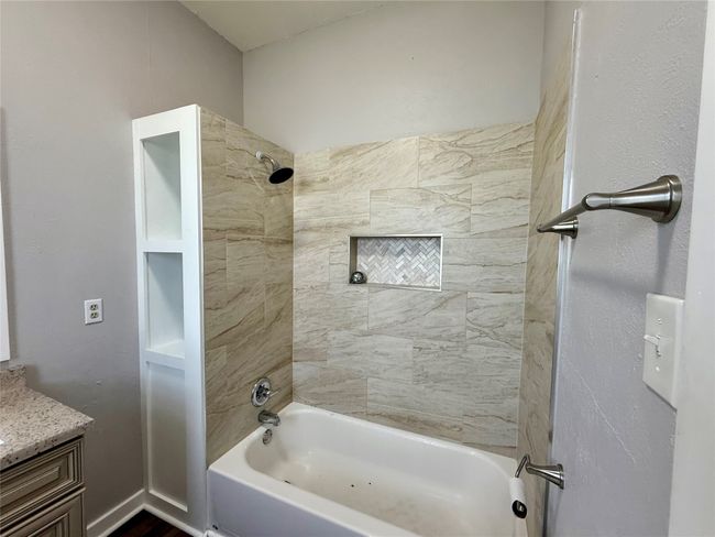 Full bathroom featuring shower / washtub combination and vanity | Image 12