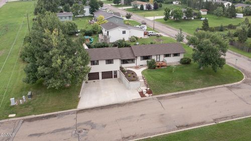 418 16th St Ne, Beulah, ND, 58523-6149 | Card Image