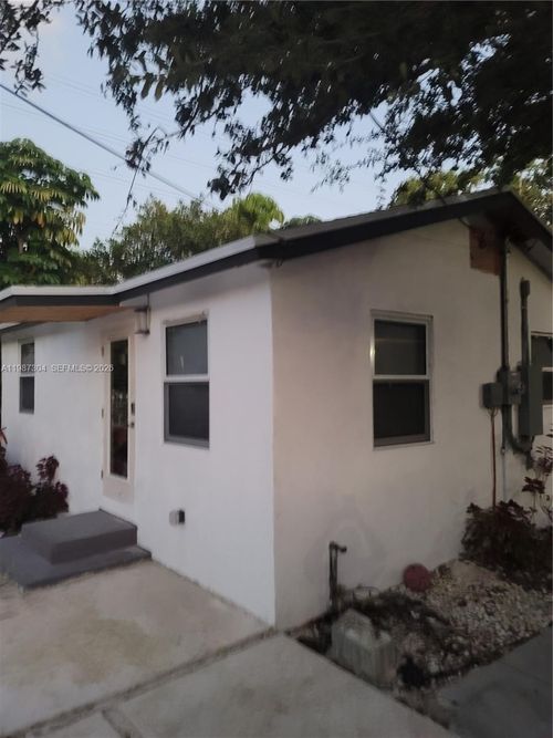 a-512 Nw 96th St, Miami, FL, 33150-1915 | Card Image