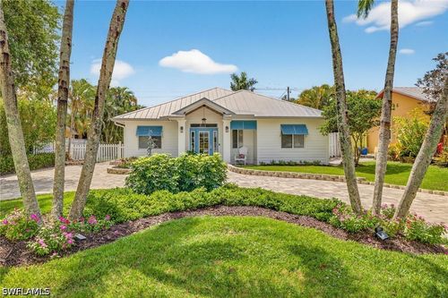 740 5th Ave N, NAPLES, FL, 34102-5504 | Card Image