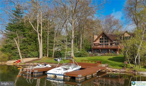 70 Great Oaks Dr, Nesquehoning, PA, 18240-2136 | Card Image
