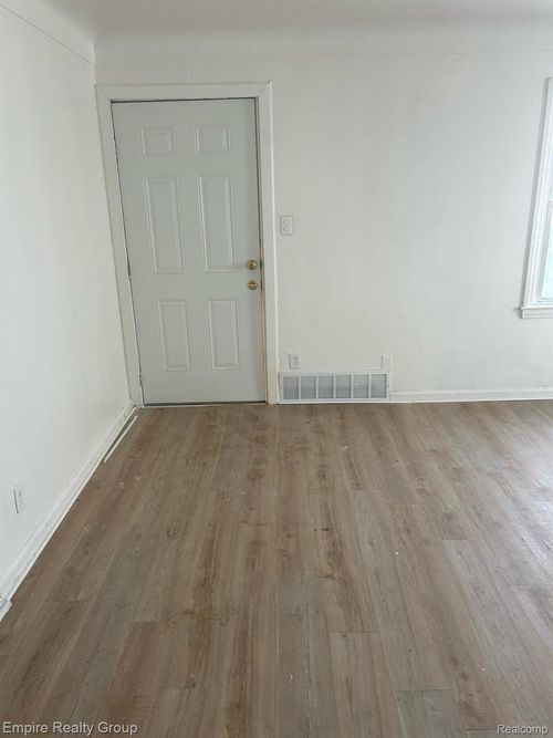 19470 Forrer St, Detroit, MI, 48235-2305 | Card Image