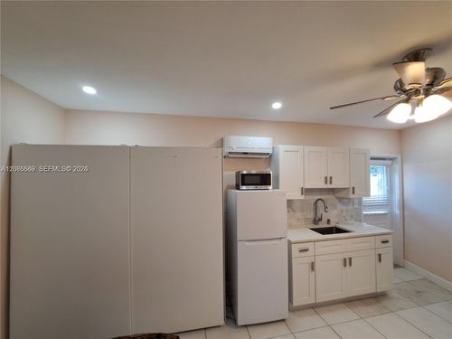 0-1111 Nw 79th Way, Pembroke Pines, FL, 33024-5134 | Card Image
