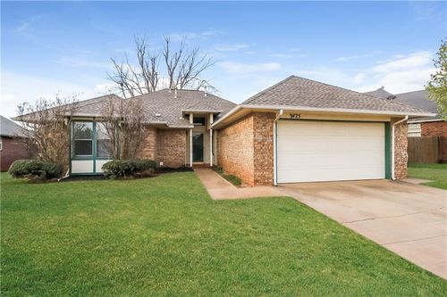 2425 E Hills Dr, Moore, OK, 73160-8945 | Card Image