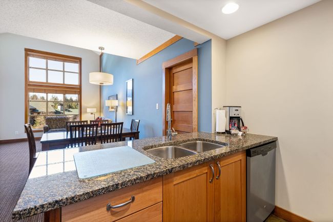 533A - 2036 London Lane, Condo with 2 bedrooms, 2 bathrooms and 1 parking in Whistler BC | Image 11