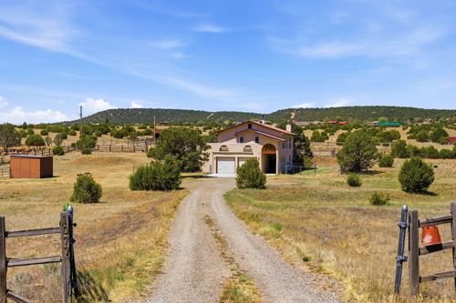 1077 County Line Rd, Edgewood, NM, 87015-8015 | Card Image