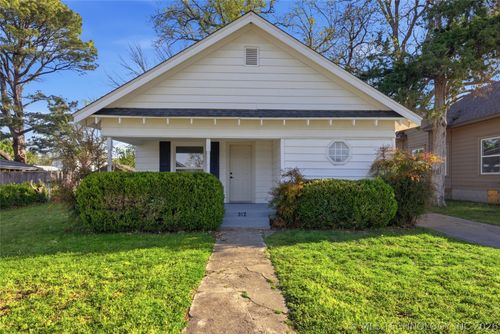 312 E 5th St, Claremore, OK, 74017-7415 | Card Image