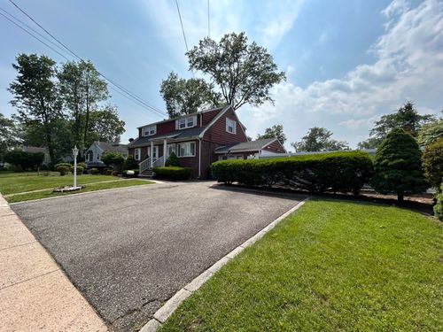 1-84 N Vivyen St, Bergenfield, NJ, 07621-1562 | Card Image